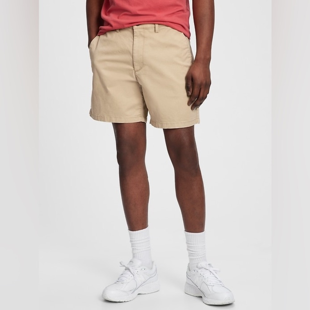NWT 7” Essential Khaki GAP
